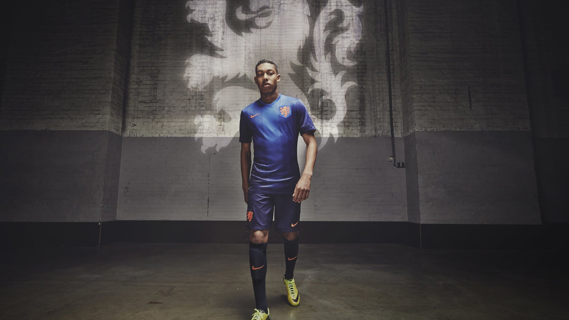 “英超激战正酣！榜首球队迎来强敌考验”，英超 激烈